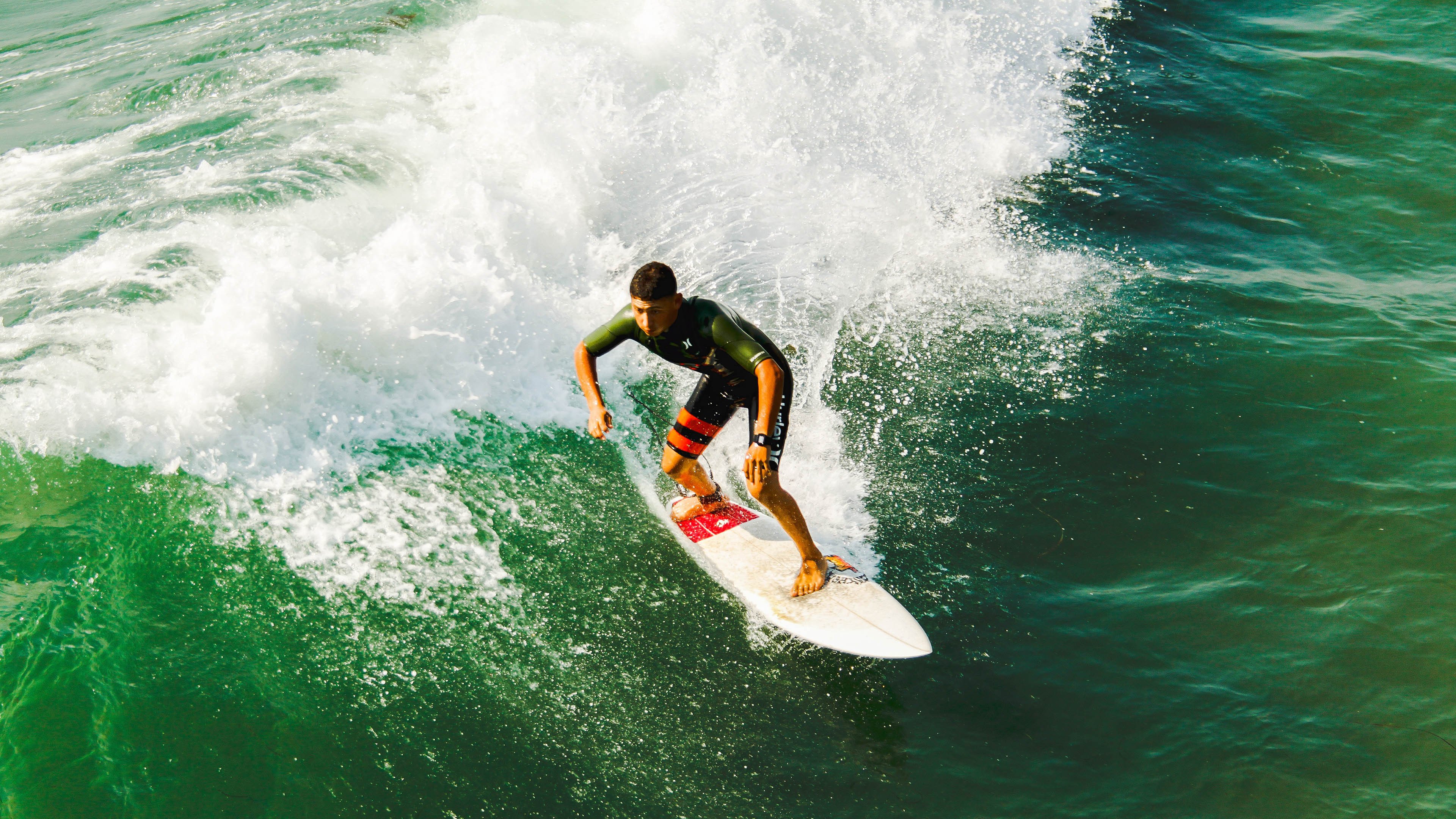 逆袭之夜，索伯车队力克法拉利，拉塞尔扛起全队书写奇迹